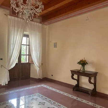 Palazzo Candida Bed and breakfast 4*