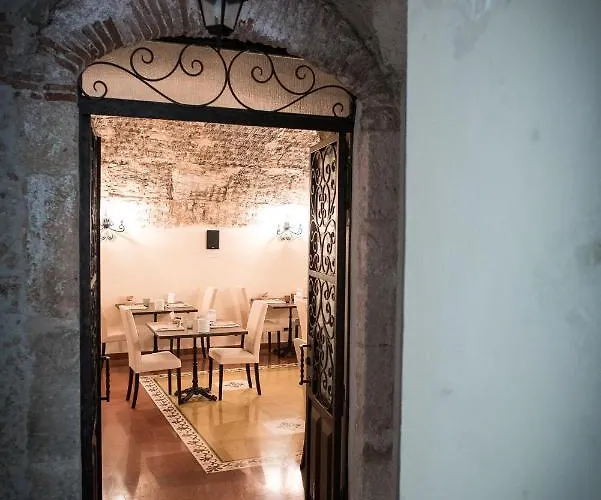 Palazzo Candida 杰拉切