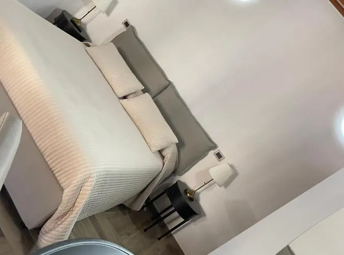 Palazzo Candida לינה וארוחת בוקר ג'ראצ'ה