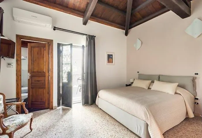 Palazzo Candida לינה וארוחת בוקר ג'ראצ'ה