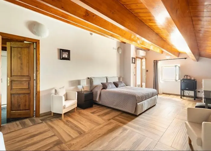 Palazzo Candida לינה וארוחת בוקר ג'ראצ'ה