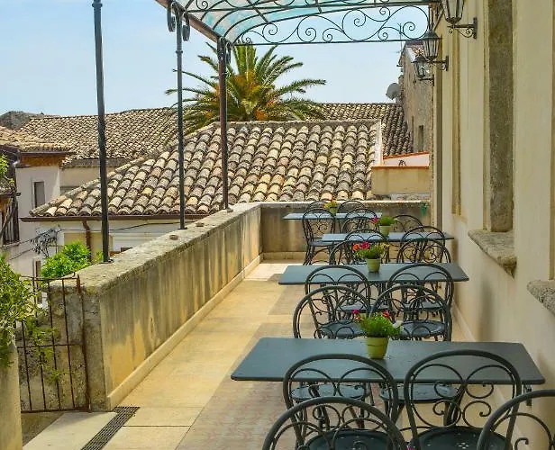 לינה וארוחת בוקר Palazzo Candida ג'ראצ'ה