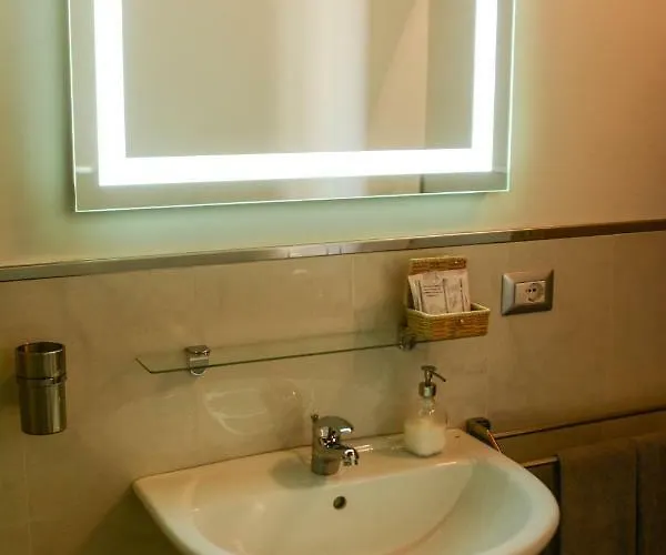 Palazzo Candida 住宿加早餐酒店 杰拉切