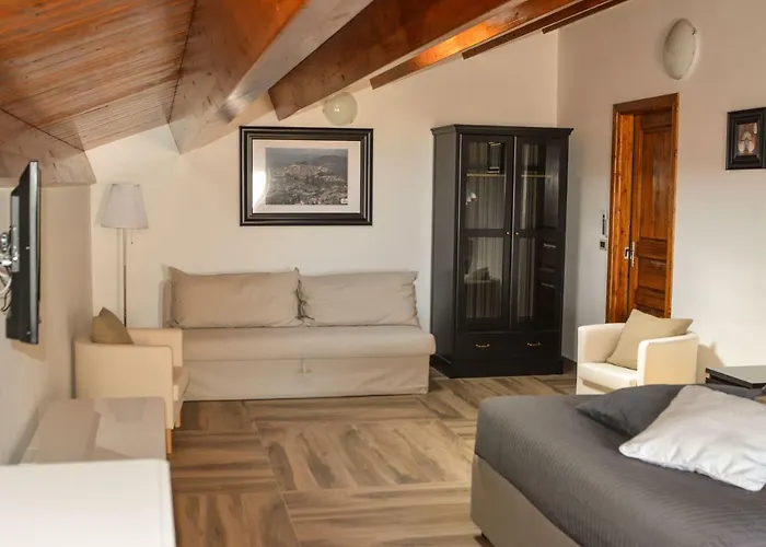 לינה וארוחת בוקר Palazzo Candida 4*