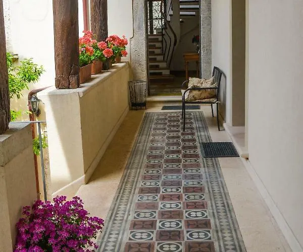 לינה וארוחת בוקר Palazzo Candida ג'ראצ'ה