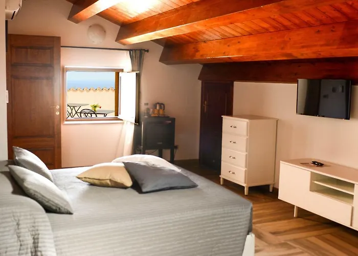 לינה וארוחת בוקר Palazzo Candida ג'ראצ'ה