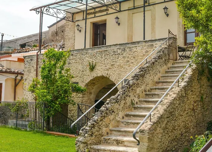 Palazzo Candida לינה וארוחת בוקר ג'ראצ'ה